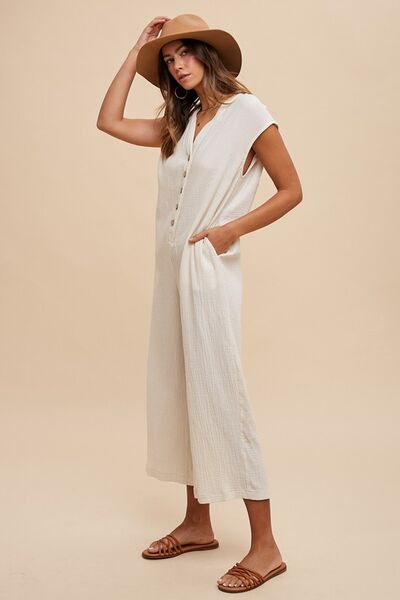 Annie Luxe Wide-Leg Jumpsuit – Stijlvolle Knoopdetails & Zakken