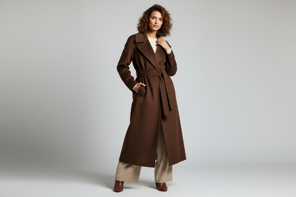 Realistische foto - bruine coat op model
