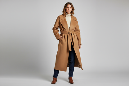Realistische foto - camel coat op model