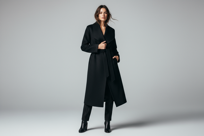 Realistische foto - zwarte coat op model